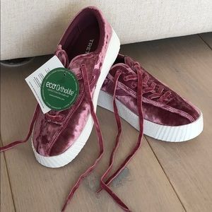 TreTorn women's Pink Crushed velvet sneakers